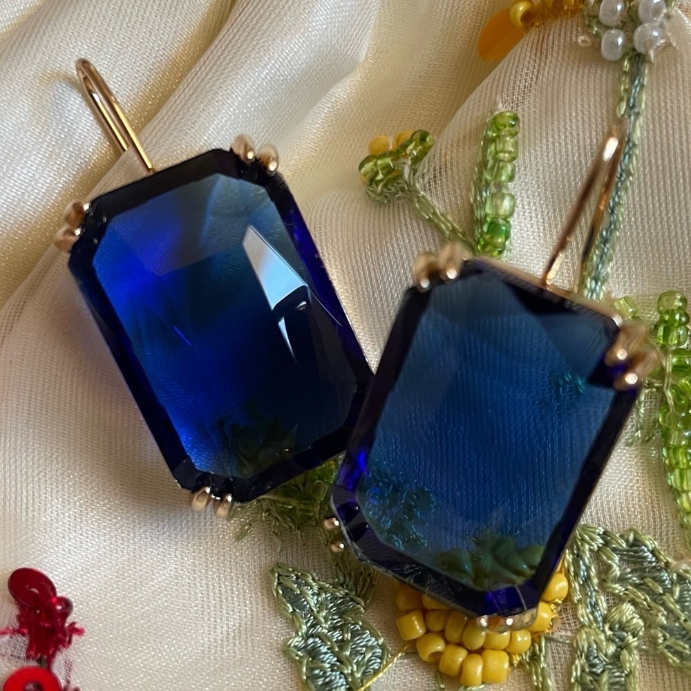 ✨Anthropologie Cecily Sapphire Blue Gemstone Earrings